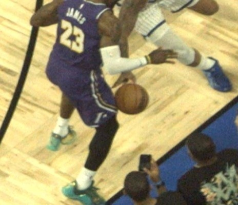 NBA裁判报告：班凯罗封盖无犯规 争议球权维持原