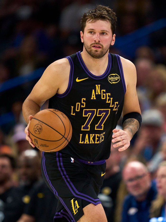 东契奇伤病缠身缺席13场 湖人战绩起伏引关注