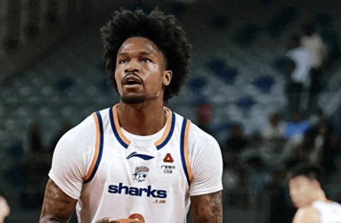 上海男篮20连胜锁定榜首迎战辽宁