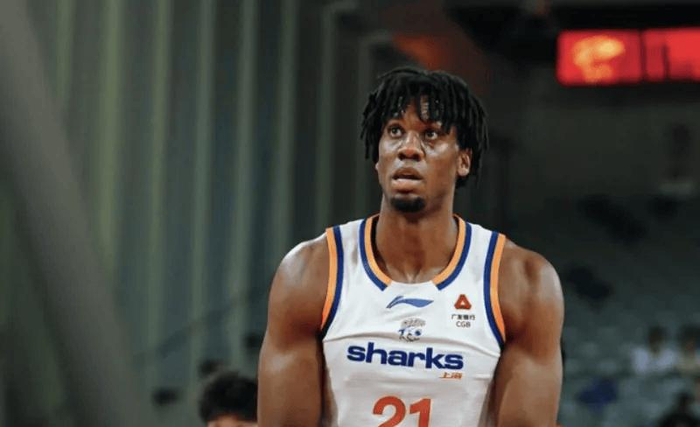 上海男篮20连胜锁定榜首迎战辽宁